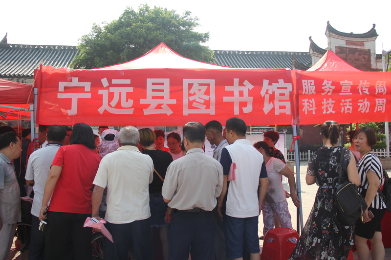 人头涌涌.JPG